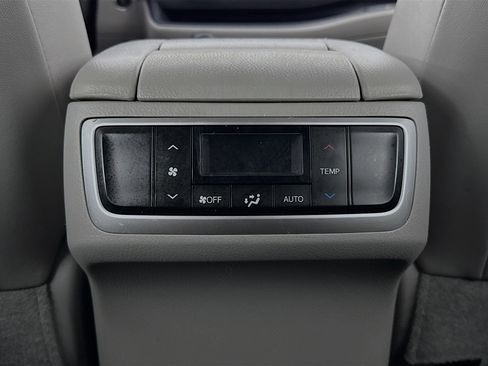 Used 2017 Toyota Highlander XLE image 26