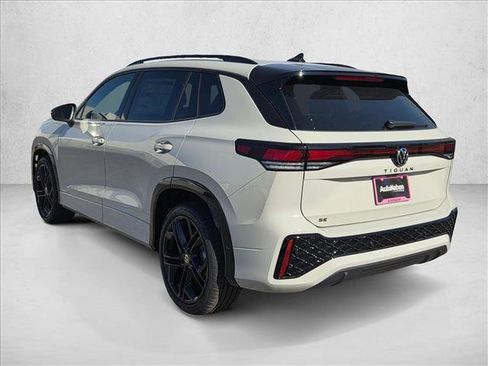 New 2026 Volkswagen Tiguan SE R-Line FWD image 9
