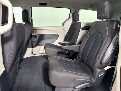 Used 2023 Chrysler Voyager LX FWD image 12