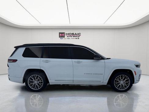 Used 2022 Jeep Grand Cherokee L Summit w/ Advanced Protech Group IV AWD/4WD image 2