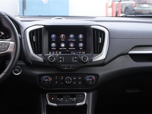 Used 2024 GMC Terrain SLT image 24