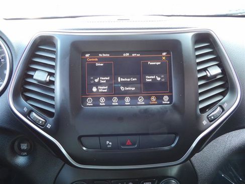 Used 2019 Jeep Cherokee Latitude Plus image 24