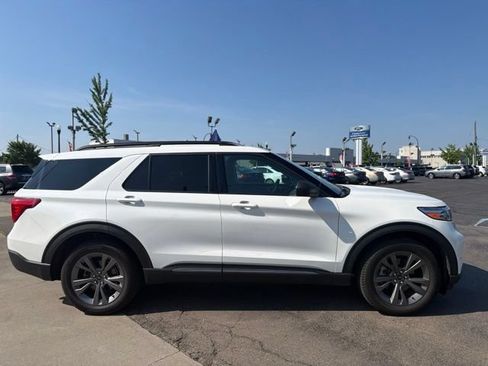 Used 2021 Ford Explorer XLT w/ Equipment Group 202A AWD/4WD image 2