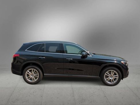 Used 2025 Mercedes-Benz GLC 300 4MATIC image 9