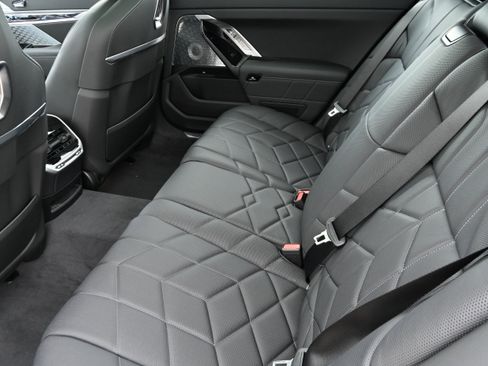 New 2026 BMW i7 xDrive60 AWD/4WD image 11