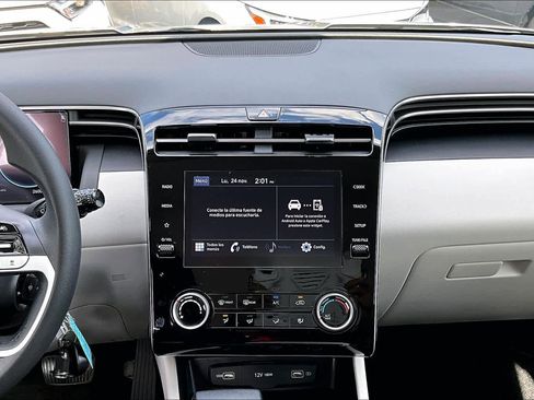 Used 2024 Hyundai Tucson SE image 6