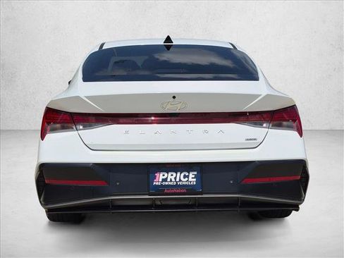 Used 2024 Hyundai Elantra Limited FWD image 7