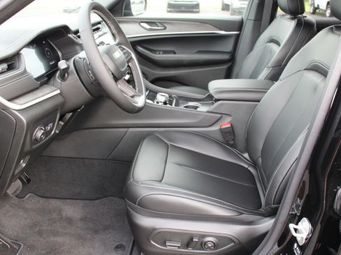 New 2025 Jeep Grand Cherokee L Limited w/ Black Appearance Package image 3