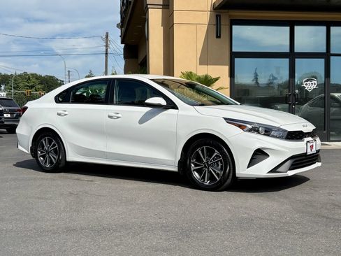 Used 2023 Kia Forte LXS w/ LXS Technology Package FWD image 1