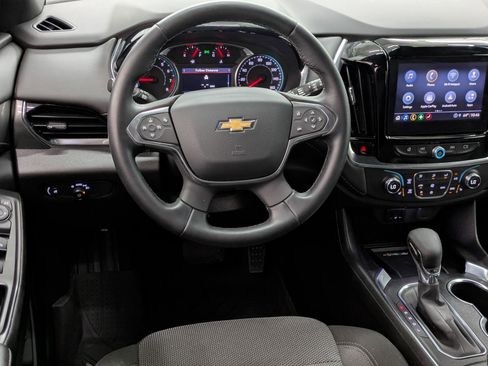 Used 2023 Chevrolet Traverse LT image 4