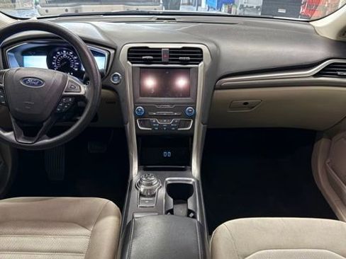 Used 2019 Ford Fusion SE FWD image 25