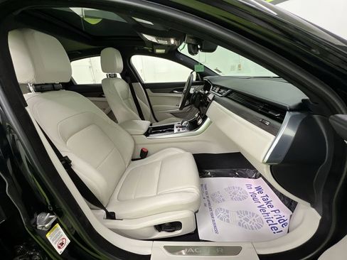 Used 2023 Jaguar XF SE RWD image 29
