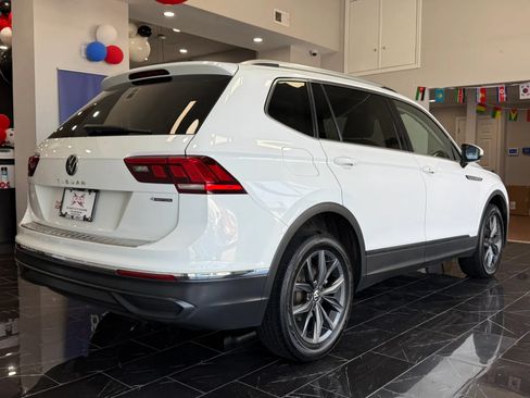 Used 2022 Volkswagen Tiguan SE AWD/4WD image 6