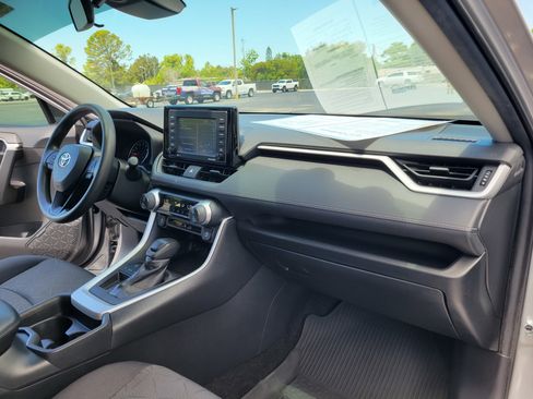 Used 2021 Toyota RAV4 XLE FWD image 28