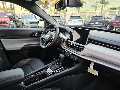 New 2026 Jeep Compass Limited image 25