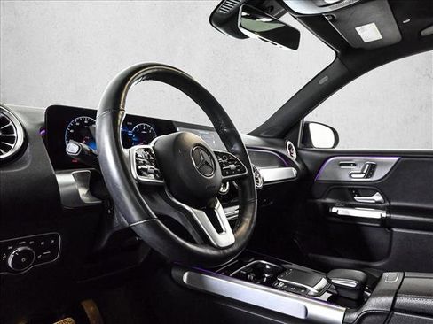 Used 2022 Mercedes-Benz GLB 250 4MATIC w/ Premium Package Lite image 10