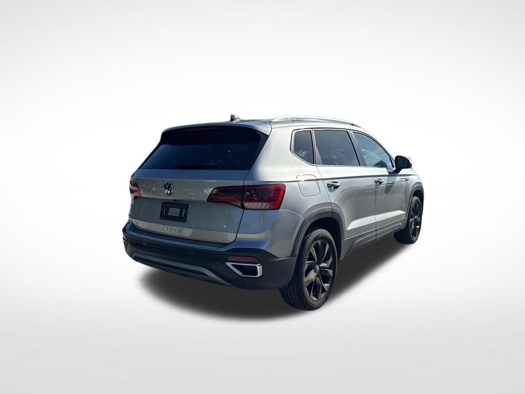 Certified 2023 Volkswagen Taos SE w/ Black Wheel Package FWD image 5