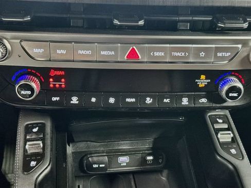 Used 2024 Kia Telluride EX w/ EX Captain's Chair Package AWD/4WD image 16