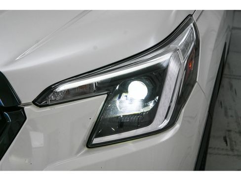 Used 2022 Subaru Forester Premium AWD/4WD image 25