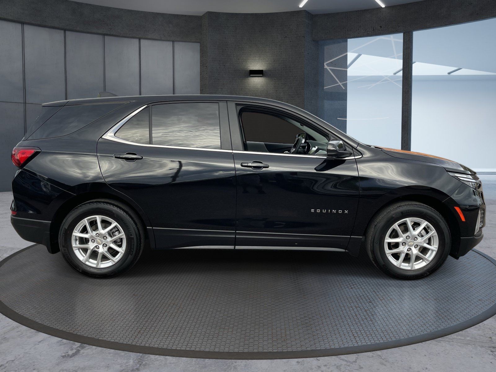 Used 2024 Chevrolet Equinox LT FWD image 7