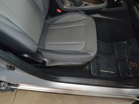 Used 2024 Subaru Crosstrek 2.0i image 6