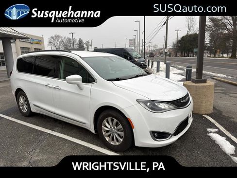 Used 2017 Chrysler Pacifica Touring-L image 1