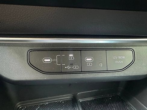 Used 2025 Kia Carnival SX Prestige FWD image 17