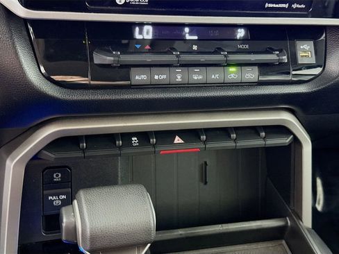 Used 2022 Toyota Tundra SR5 AWD/4WD image 8