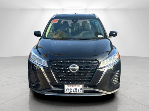 Used 2021 Nissan Kicks SV image 2