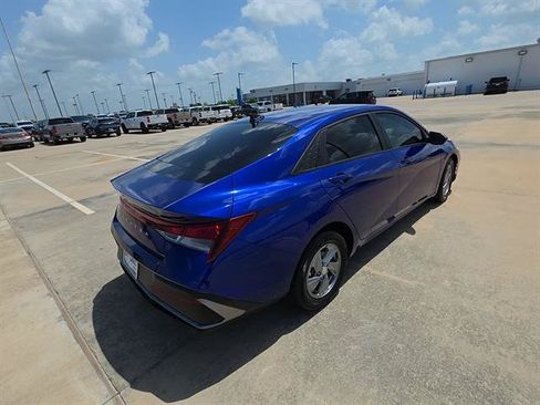 Used 2025 Hyundai Elantra SE FWD image 7