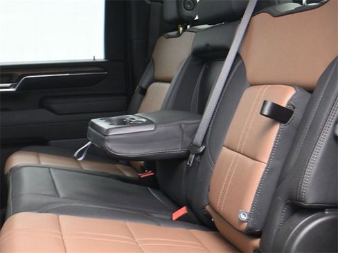 Used 2024 Chevrolet Silverado 2500 High Country w/ High Country Premium Package image 24