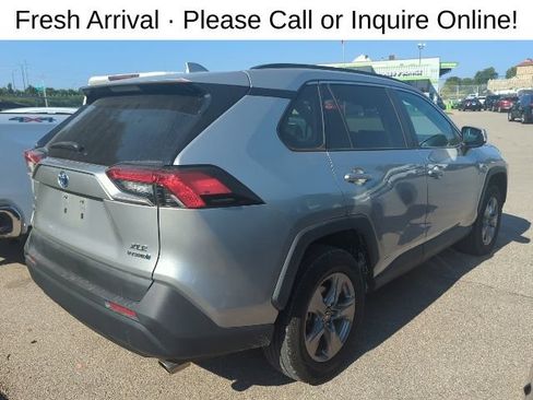Used 2022 Toyota RAV4 XLE AWD/4WD image 4