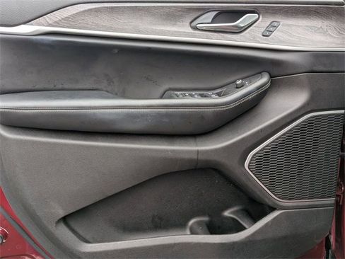 Used 2022 Jeep Grand Cherokee L Limited w/ Black Appearance Package image 14