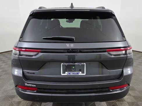 Used 2023 Jeep Grand Cherokee Altitude image 7