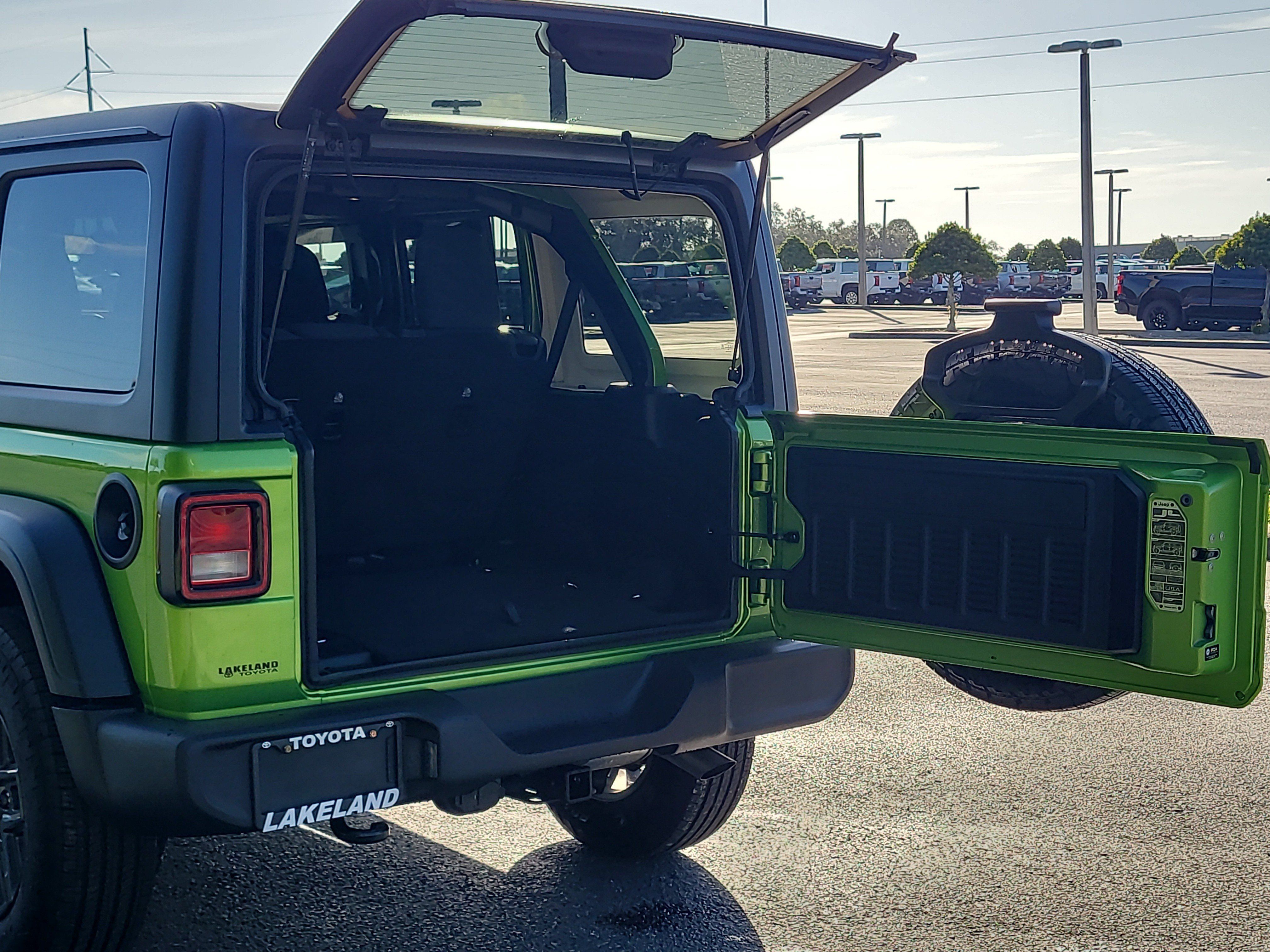 Used 2025 Jeep Wrangler Unlimited Sport AWD/4WD image 11