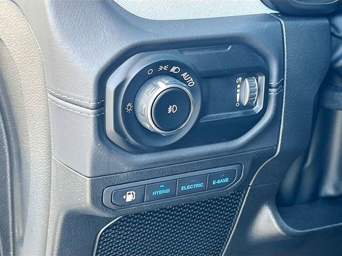 Used 2025 Jeep Wrangler Unlimited Sahara w/ Safety Group image 10