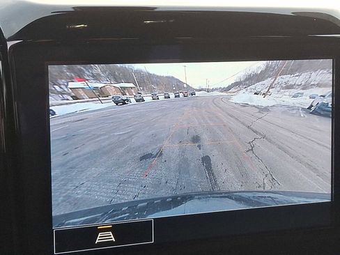 Used 2023 Chevrolet Traverse LT image 18