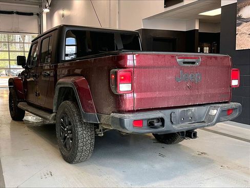 Used 2021 Jeep Gladiator Sport image 6