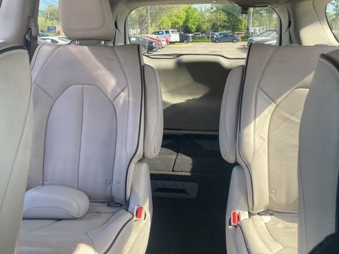 Used 2017 Chrysler Pacifica Platinum image 7