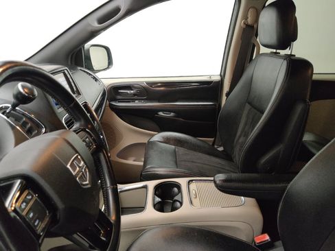 Used 2019 Dodge Grand Caravan SXT FWD image 17