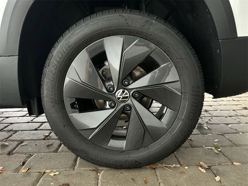 New 2026 Volkswagen Taos S image 38