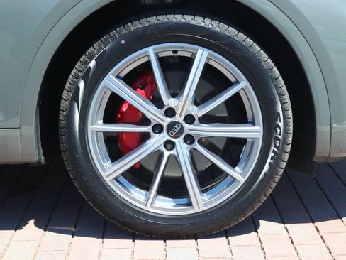 Certified 2025 Audi Q5 e Premium Plus w/ Premium Plus Package AWD/4WD image 11