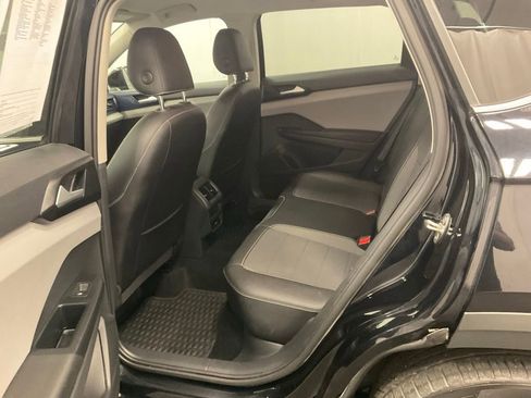Used 2022 Volkswagen Taos SE FWD image 30