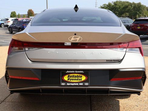 New 2025 Hyundai Elantra Limited image 5