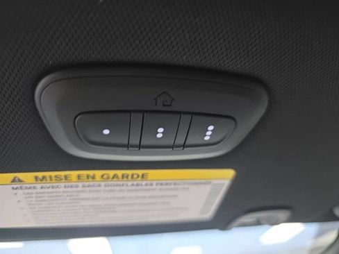 Used 2025 Chrysler Pacifica Limited FWD image 38