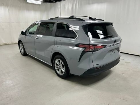 Used 2022 Toyota Sienna XLE Woodland Edition AWD/4WD image 7