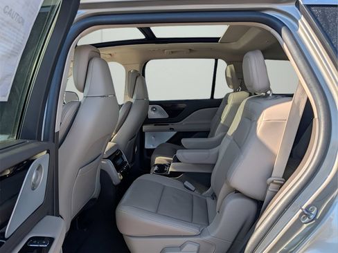 Used 2023 Lincoln Aviator Reserve w/ Equipment Group 201A RWD image 11