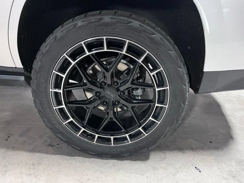 Used 2024 GMC Yukon Denali Ultimate AWD/4WD image 12