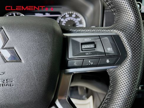 Used 2023 Mitsubishi Outlander ES AWD/4WD image 17