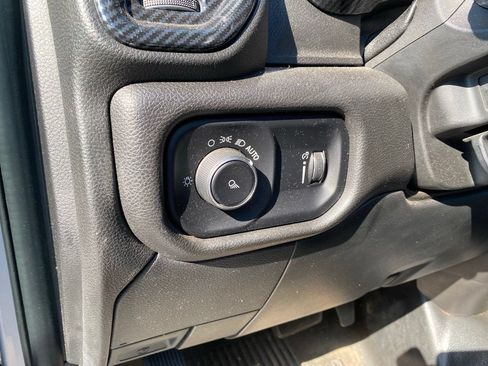 Used 2022 RAM 2500 Tradesman w/ Chrome Appearance Group AWD/4WD image 17